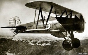 Swastika-sur-avion-USAF-vers-1930